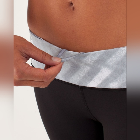 🩴Lululemon Run: Fast And Free Crop in Black / Blazer Fossil - Picture 4 of 16